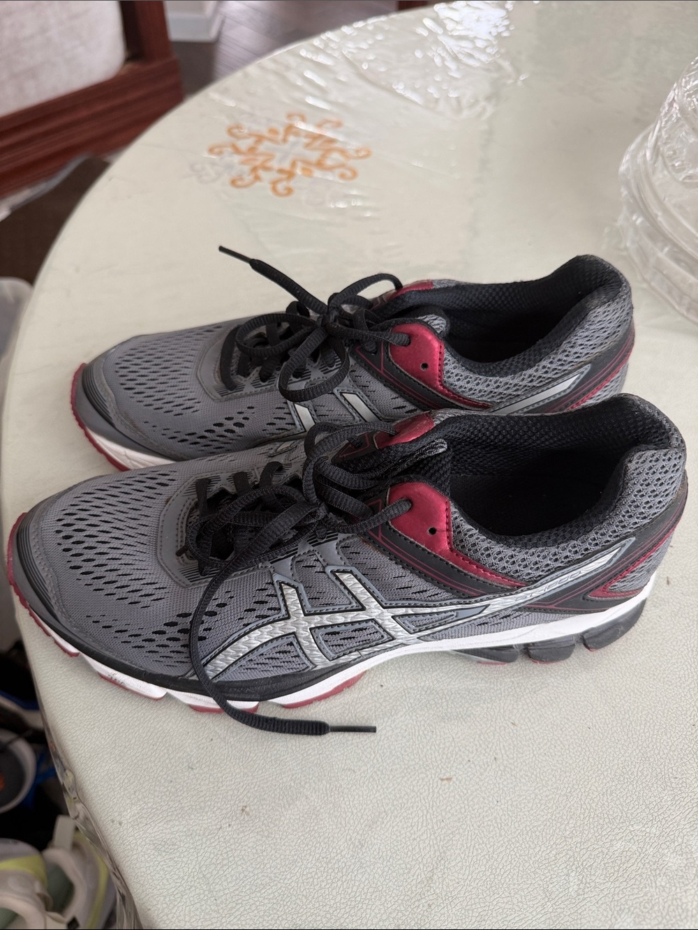 Oasis Gray and Maroon Athletic Running Shoes